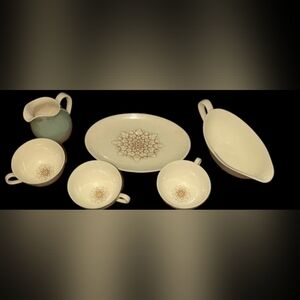 ROYAL DOULTON COLLECTION GRAVY BOAT DISH BOW set of Tea cups and a set blow